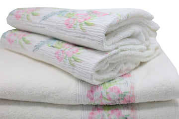 2-Piece Pink & Green Hummingbird Flower Towel Set