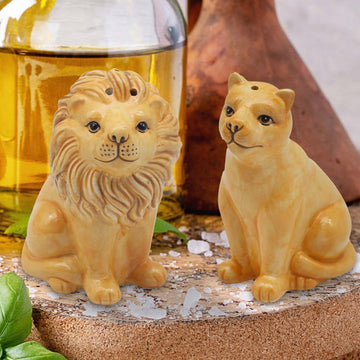 2Pc Ceramic Lion & Lioness Shaped Salt & Pepper Shakers