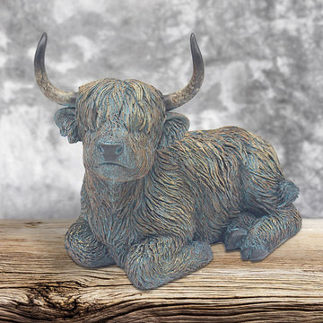 Medium Highland Cow Sitting Statue