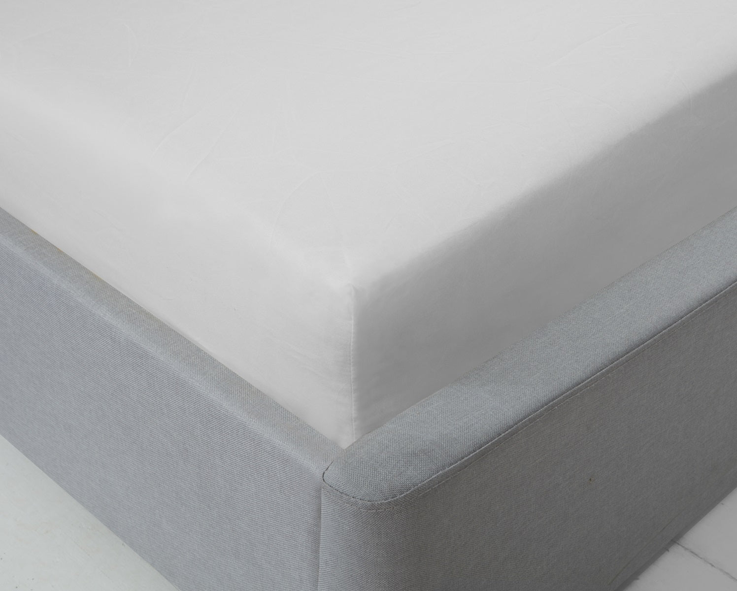 Fitted Sheet 25cm Deep, Single, White