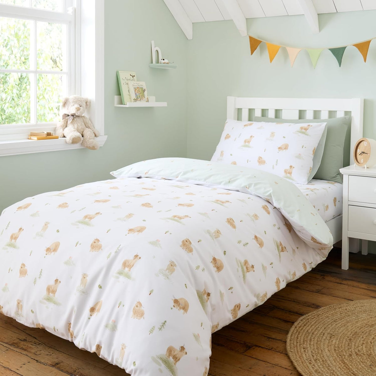 Highland Cow Reversible Kids Junior Toddler Duvet Cover Set, White & Green