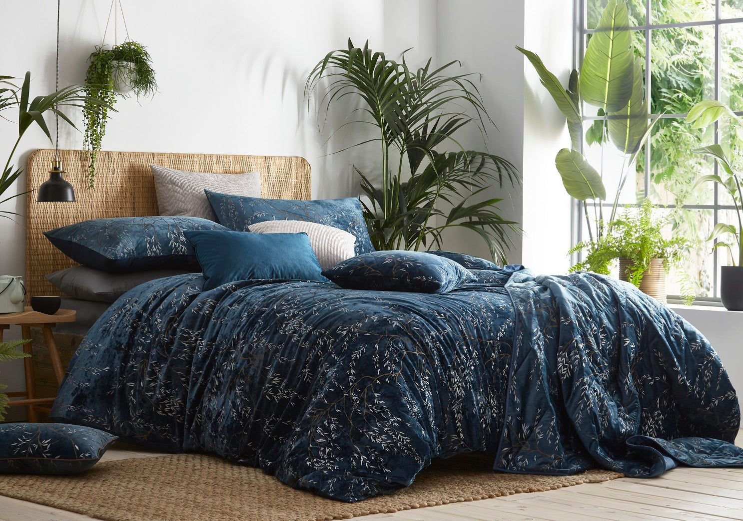 Sapporo Prestige Velvet Willow Leaves Duvet Cover Set, King, Peacock Blue