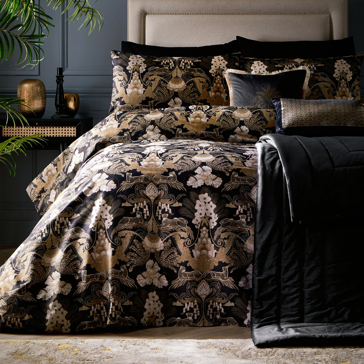 LLB Suburban Jungle Cats Duvet Cover Set, King, Black & Gold