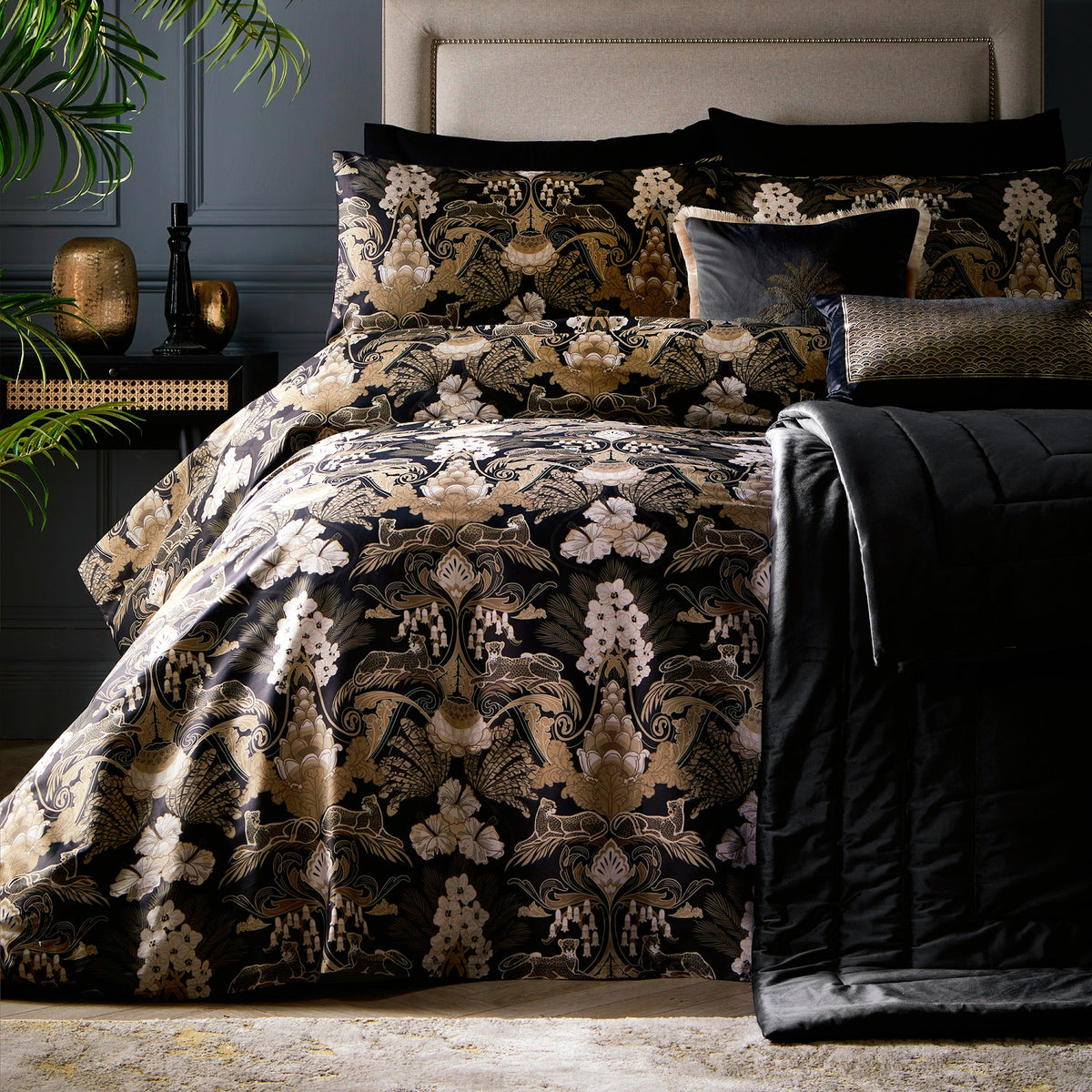 LLB Suburban Jungle Cats Duvet Cover Set, King, Black & Gold