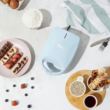 Giles & Posner Pastel Blue Non-Stick Belgian Waffle Maker