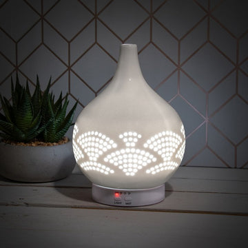 White Humidifier Oil Mist Colour Changing LED Lamp with Remote
